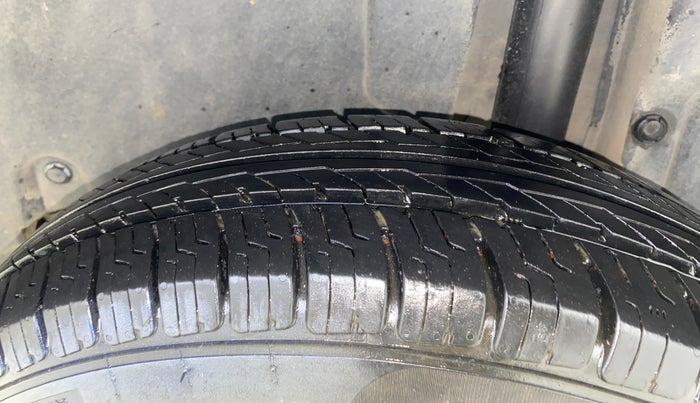 2013 Maruti Swift VXI, Petrol, Manual, 52,733 km, Left Rear Tyre Tread