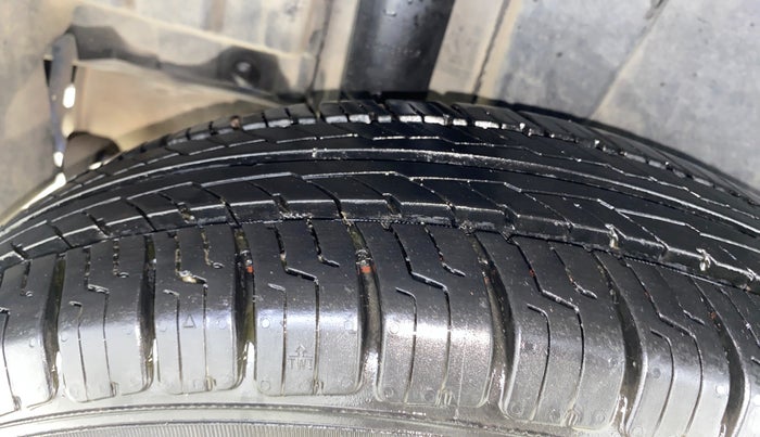 2013 Maruti Swift VXI, Petrol, Manual, 52,733 km, Right Rear Tyre Tread