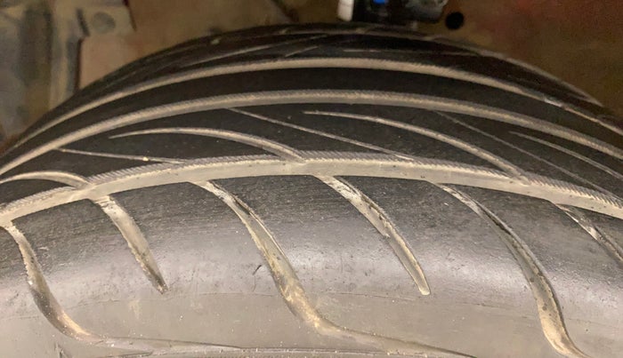 2017 Maruti Swift ZXI, Petrol, Manual, 91,546 km, Left Front Tyre Tread