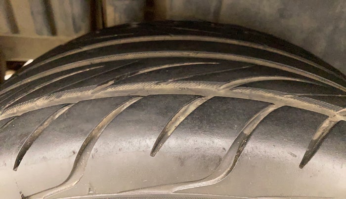 2017 Maruti Swift ZXI, Petrol, Manual, 91,546 km, Right Rear Tyre Tread