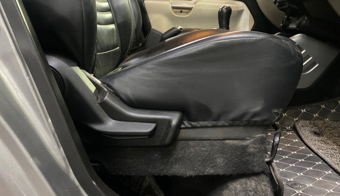 2021 Maruti IGNIS DELTA 1.2, Petrol, Manual, 72,374 km, Driver Side Adjustment Panel