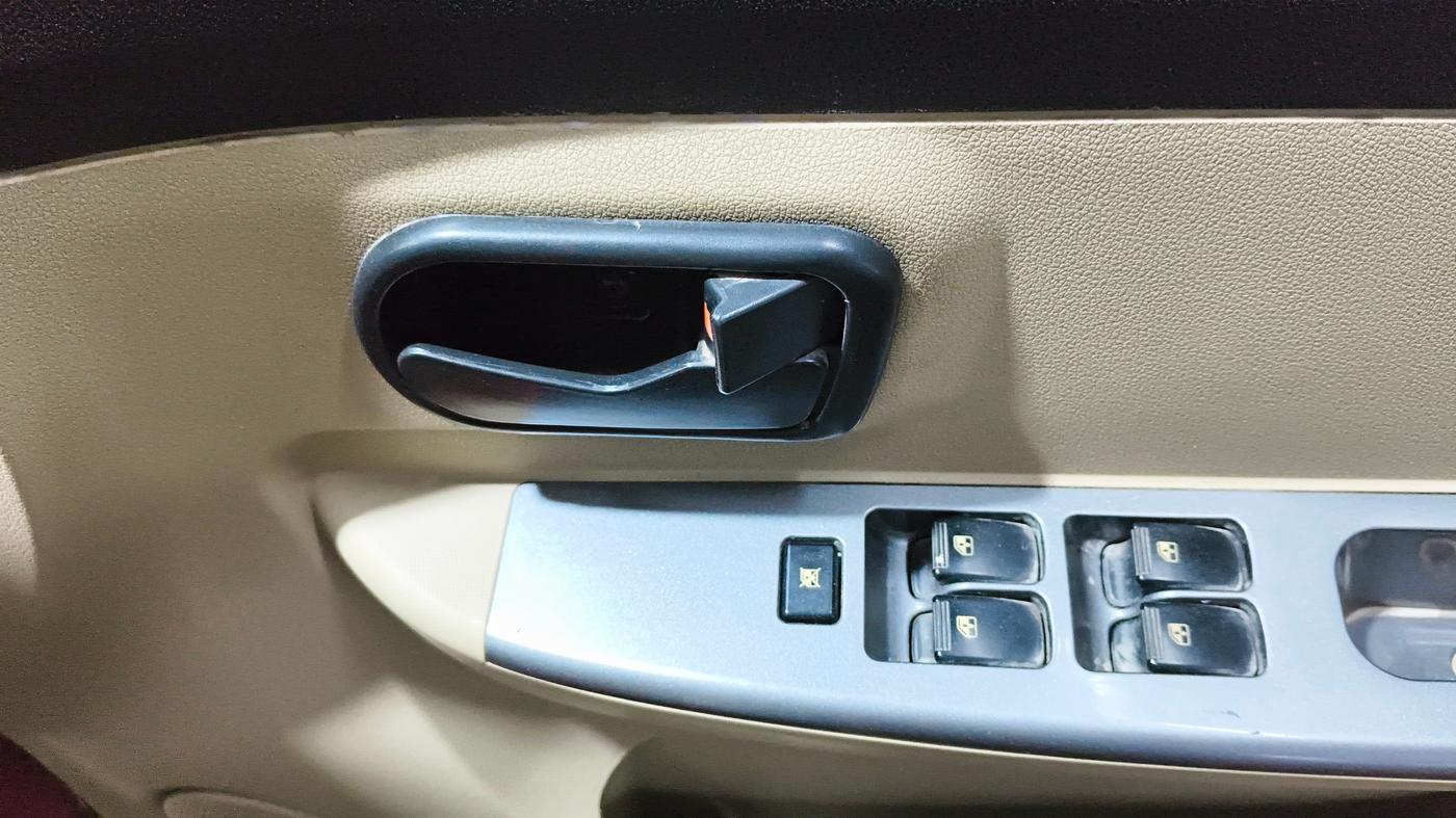 2013 Chevrolet Enjoy 1.3 LS 7 STR, Diesel, Manual, 79,333 km, Driver Side Door Panels Control