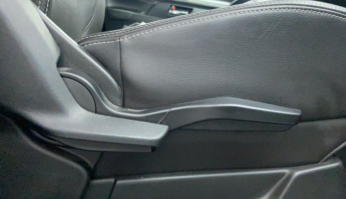 2019 Maruti XL6 ALPHA AT SHVS, Petrol, Automatic, 15,868 km, Driver Side Adjustment Panel