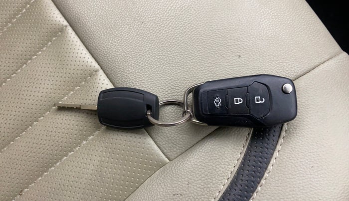 2016 Ford New Figo TITANIUM 1.2 PETROL MT, Petrol, Manual, 51,397 km, Key Close Up