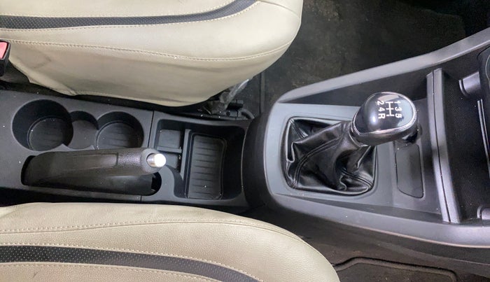 2016 Ford New Figo TITANIUM 1.2 PETROL MT, Petrol, Manual, 51,397 km, Gear Lever