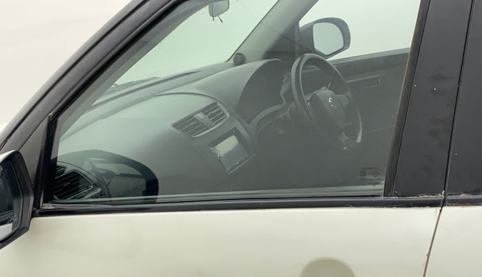 2014 Maruti Swift LDI, Diesel, Manual, 1,14,982 km, Front passenger door - Weather strip has minor damage