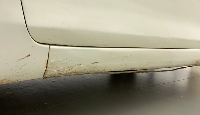 2014 Maruti Swift LDI, Diesel, Manual, 1,14,982 km, Left running board - Slight discoloration