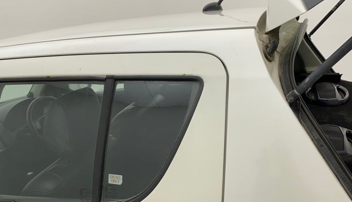 2014 Maruti Swift LDI, Diesel, Manual, 1,14,982 km, Left C pillar - Minor scratches