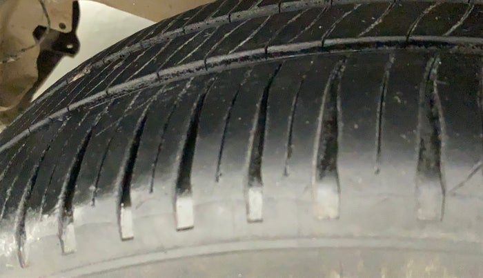 2014 Maruti Swift LDI, Diesel, Manual, 1,14,982 km, Left Front Tyre Tread