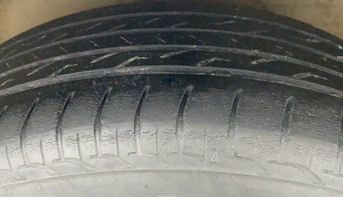 2014 Maruti Swift LDI, Diesel, Manual, 1,14,982 km, Right Front Tyre Tread
