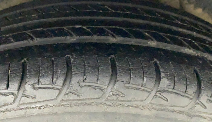 2014 Maruti Swift LDI, Diesel, Manual, 1,14,982 km, Left Rear Tyre Tread