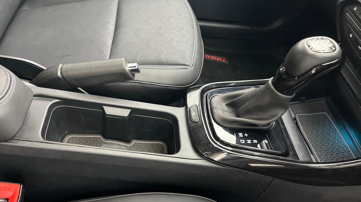 2025 Tata ALTROZ XZA Plus (S) Lux Dark Edition, Petrol, Automatic, 8,019 km, Gear Lever