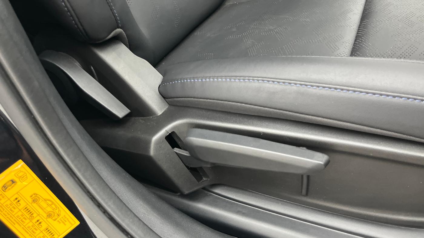 2025 Tata ALTROZ XZA Plus (S) Lux Dark Edition, Petrol, Automatic, 8,019 km, Driver Side Adjustment Panel
