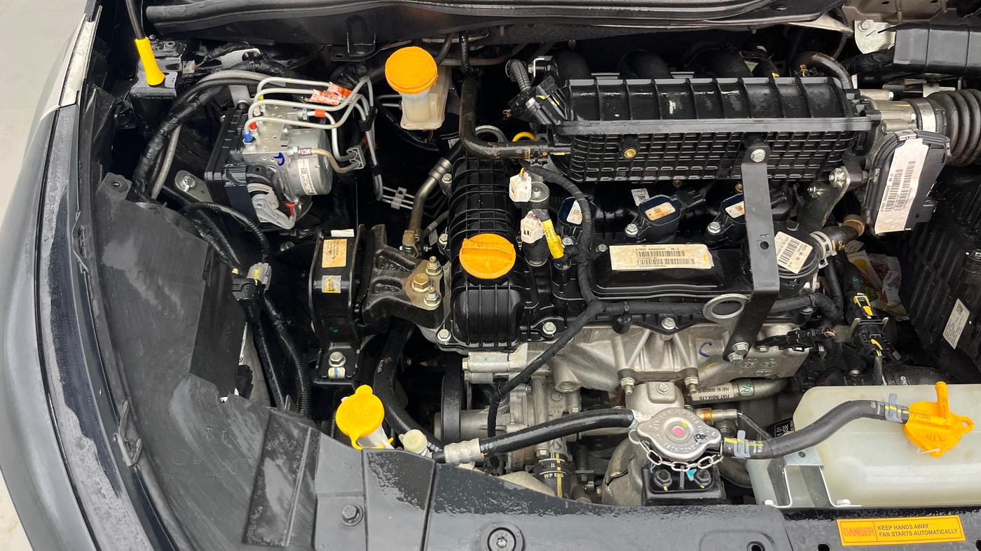 2025 Tata ALTROZ XZA Plus (S) Lux Dark Edition, Petrol, Automatic, 8,019 km, Engine View - Right