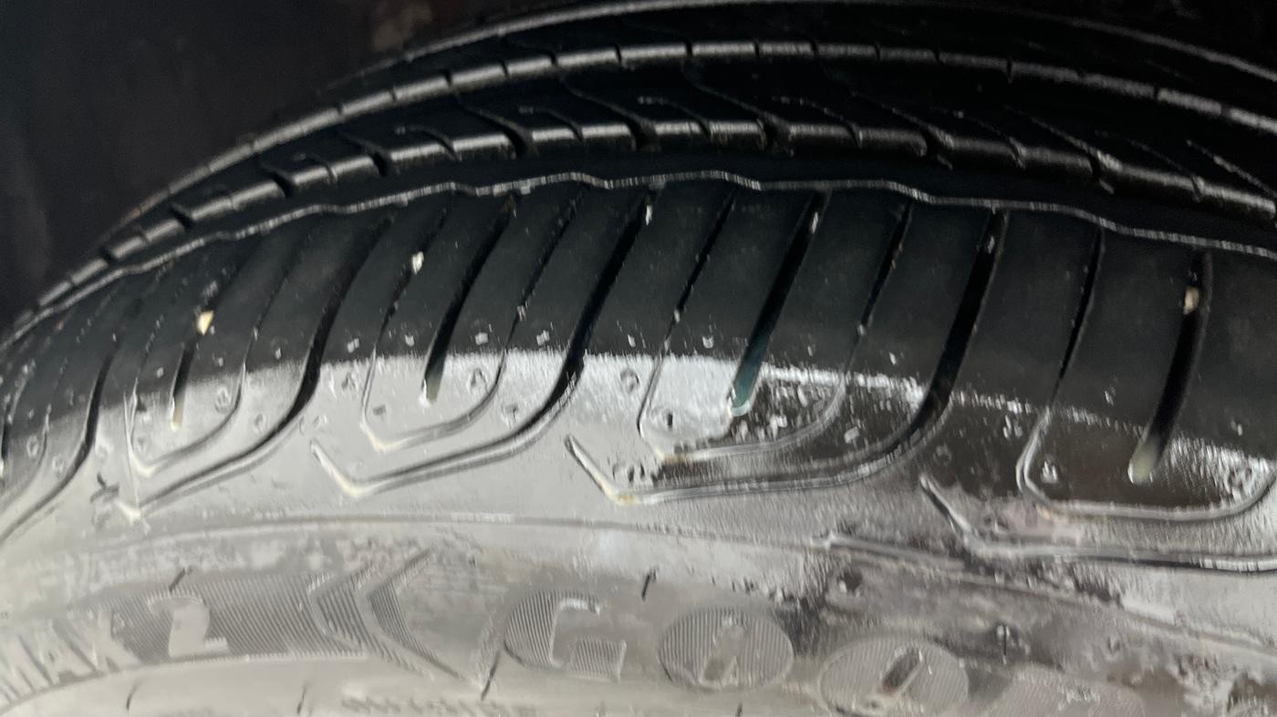 2025 Tata ALTROZ XZA Plus (S) Lux Dark Edition, Petrol, Automatic, 8,019 km, Right Front Tyre Tread
