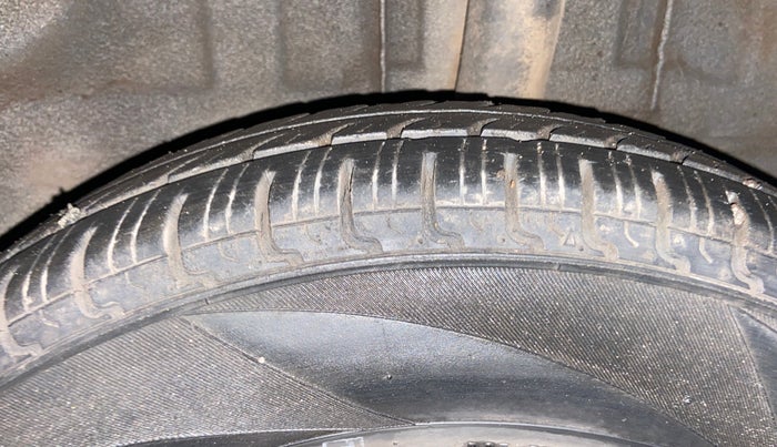 2016 Renault Kwid RXT 1.0 AMT, Petrol, Automatic, 94,221 km, Left Rear Tyre Tread