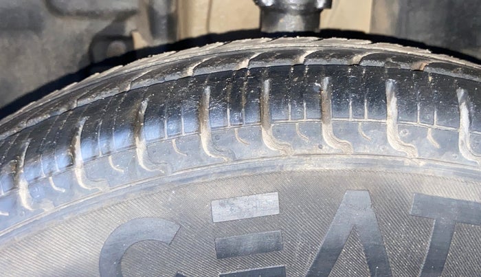 2016 Renault Kwid RXT 1.0 AMT, Petrol, Automatic, 94,221 km, Left Front Tyre Tread