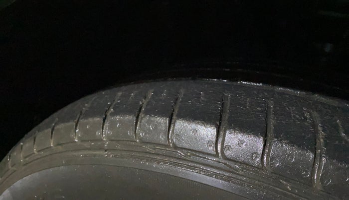 2016 Hyundai Creta SX PLUS 1.6 PETROL, Petrol, Manual, 61,854 km, Right Front Tyre Tread