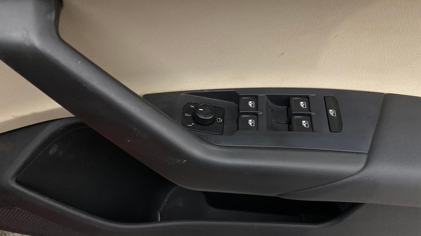 2022 Skoda SLAVIA STYLE 1.5L TSI DSG, Petrol, Automatic, 78,348 km, Driver Side Door Panels Control