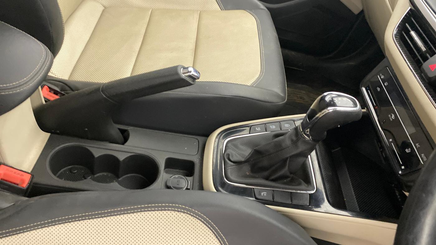 2022 Skoda SLAVIA STYLE 1.5L TSI DSG, Petrol, Automatic, 78,348 km, Gear Lever