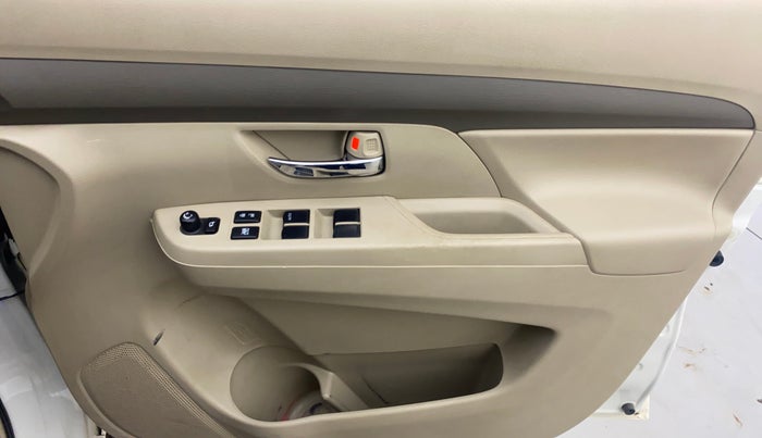 2022 Maruti Ertiga VXI CNG, CNG, Manual, 30,540 km, Driver Side Door Panels Control