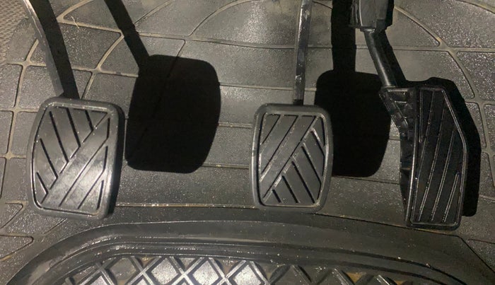 2022 Maruti Ertiga VXI CNG, CNG, Manual, 30,540 km, Pedals