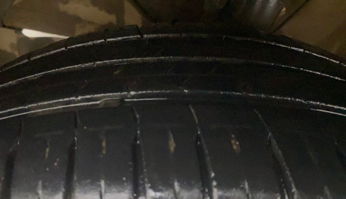 2022 Maruti Ertiga VXI CNG, CNG, Manual, 30,540 km, Left Front Tyre Tread