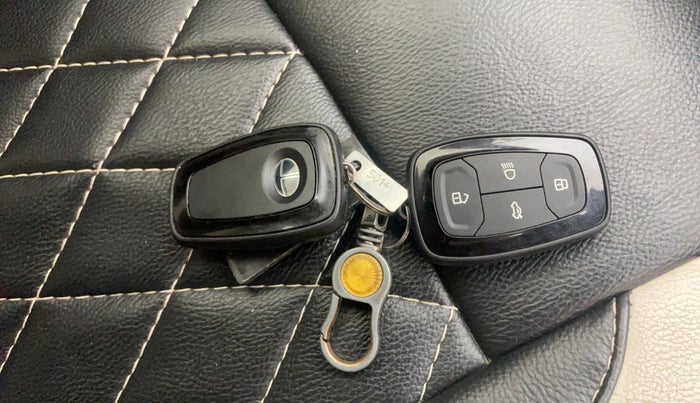 2023 Tata PUNCH CREATIVE  MT, Petrol, Manual, 44,354 km, Key Close Up