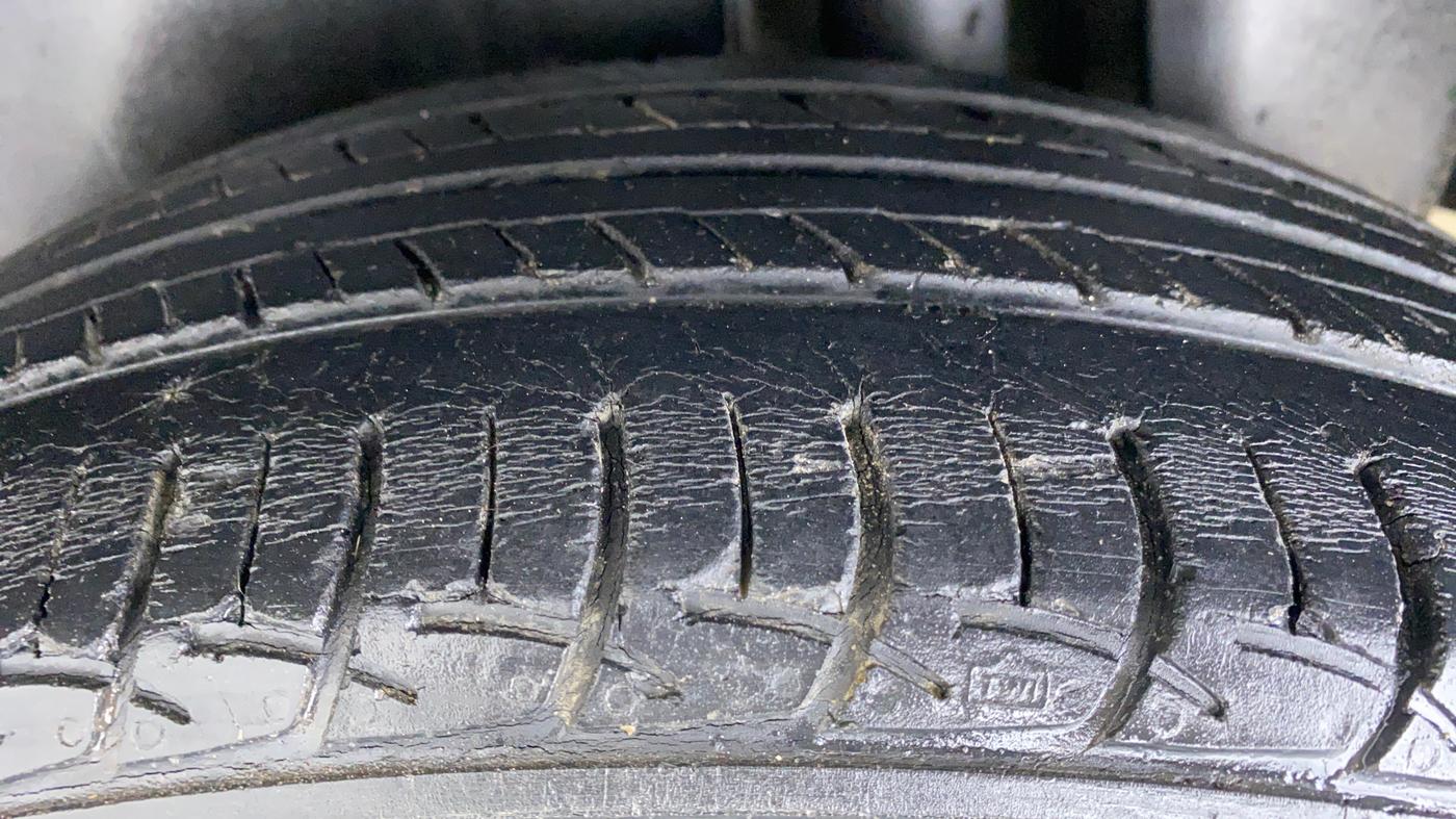 2018 Maruti Ciaz SIGMA 1.4 VVT, Petrol, Manual, 20,966 km, Left Rear Tyre Tread