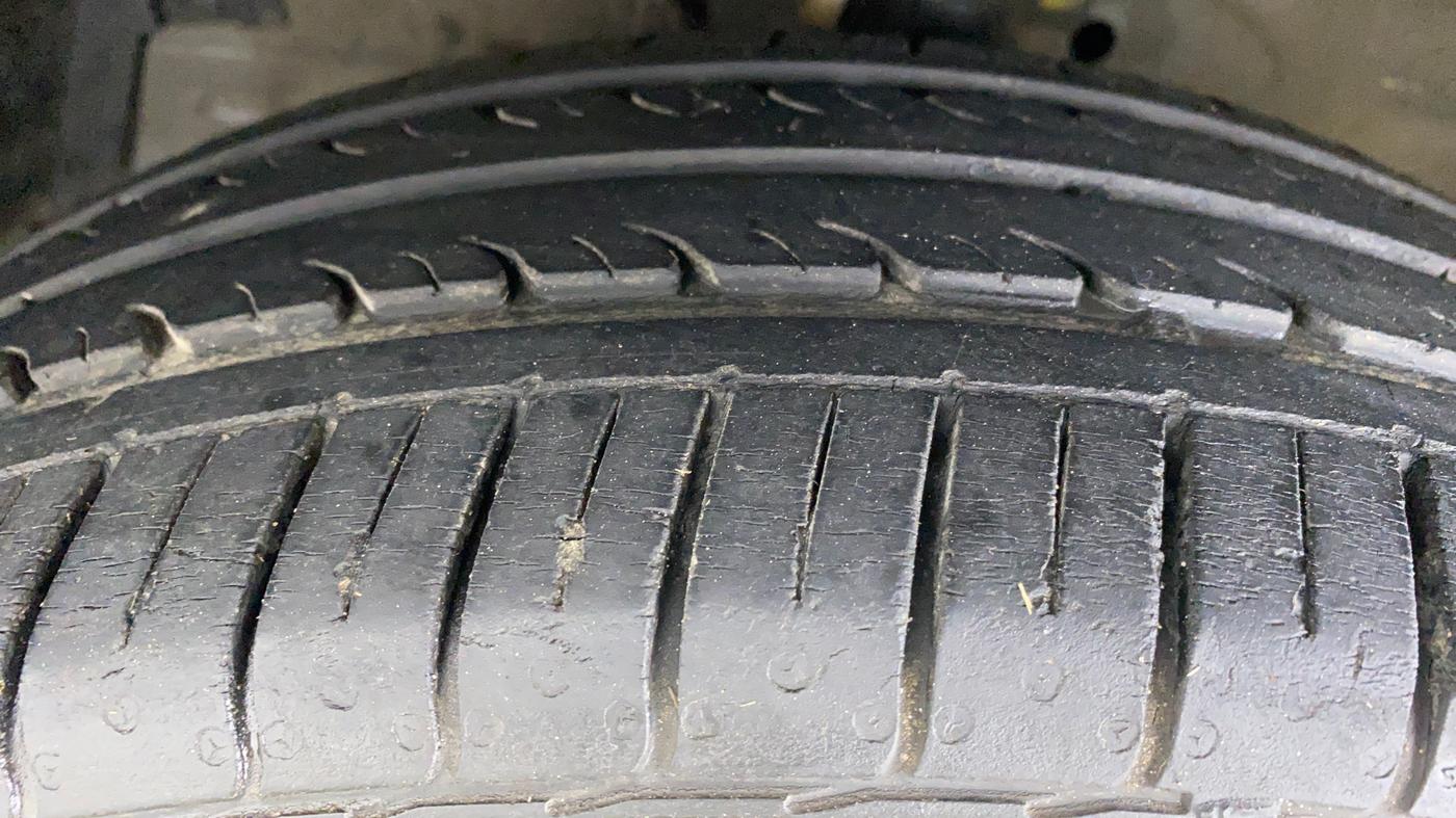 2018 Maruti Ciaz SIGMA 1.4 VVT, Petrol, Manual, 20,966 km, Left Front Tyre Tread