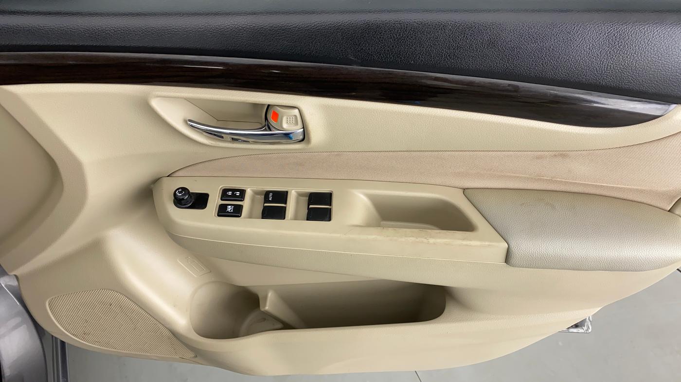 2018 Maruti Ciaz SIGMA 1.4 VVT, Petrol, Manual, 20,966 km, Driver Side Door Panels Control