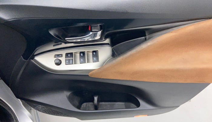 2016 Toyota Innova Crysta 2.8 ZX AT 7 STR, Diesel, Automatic, 1,63,636 km, Driver Side Door Panels Control