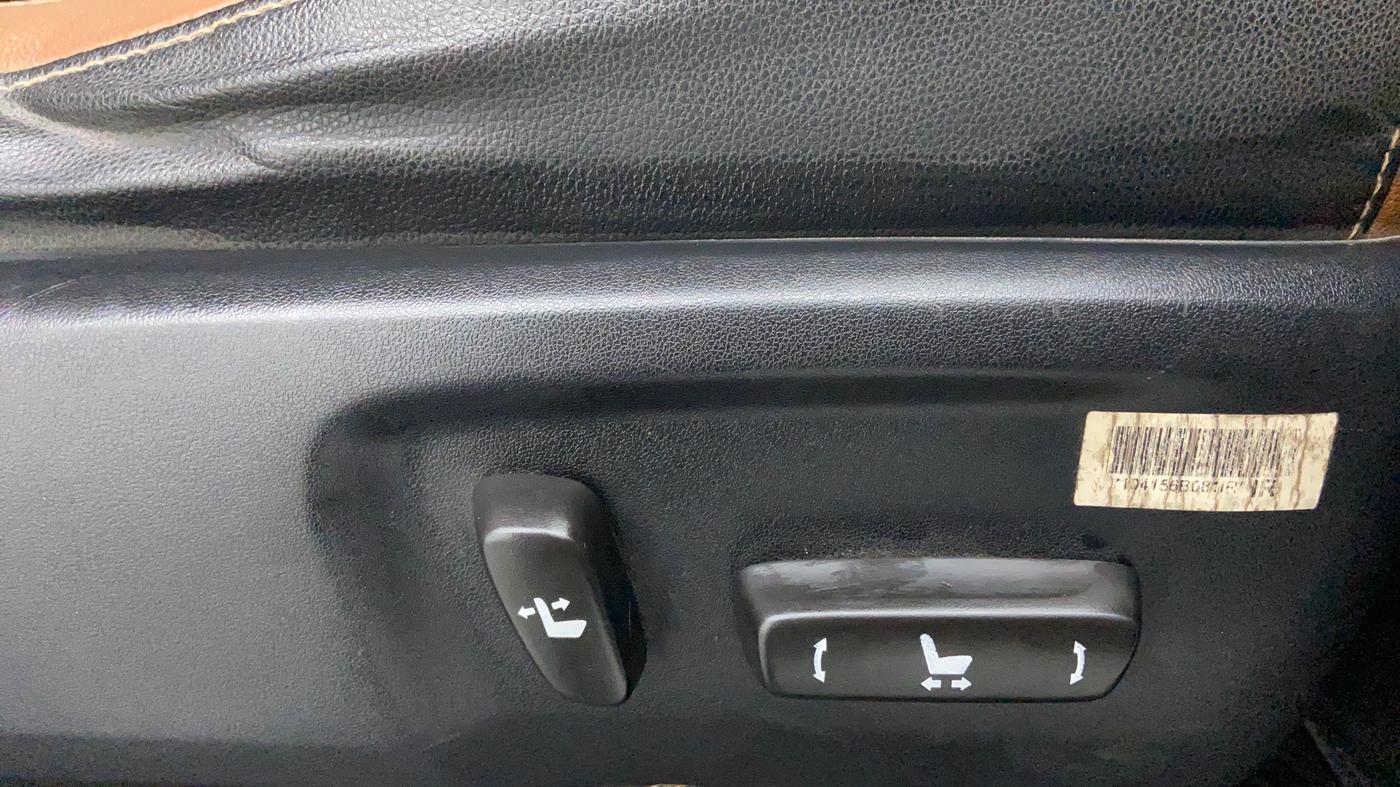 2016 Toyota Innova Crysta 2.8 ZX AT 7 STR, Diesel, Automatic, 1,63,636 km, Driver Side Adjustment Panel