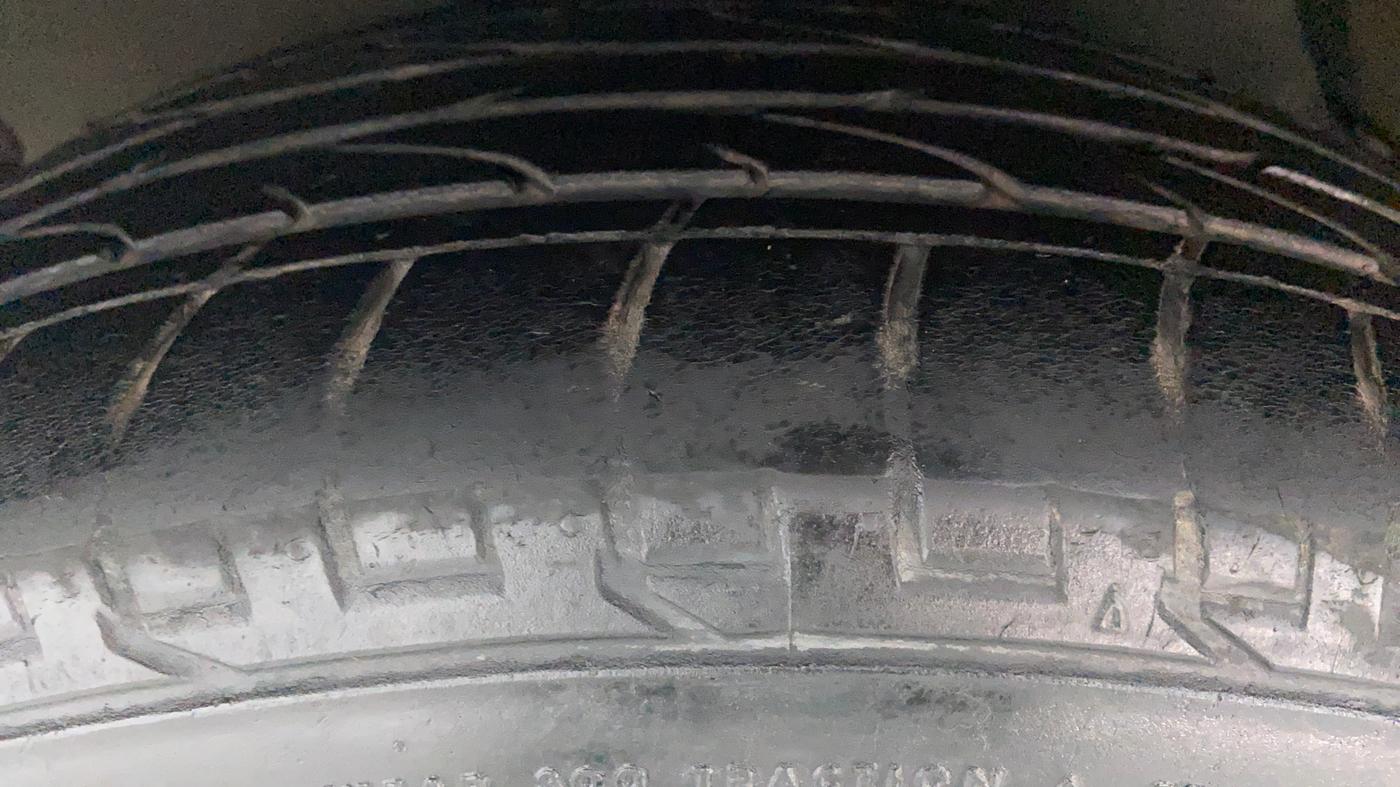 2016 Toyota Innova Crysta 2.8 ZX AT 7 STR, Diesel, Automatic, 1,63,636 km, Left Front Tyre Tread