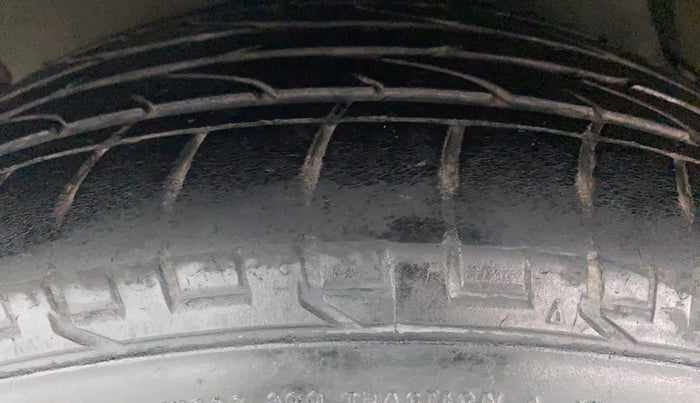 2016 Toyota Innova Crysta 2.8 ZX AT 7 STR, Diesel, Automatic, 1,63,636 km, Left Front Tyre Tread
