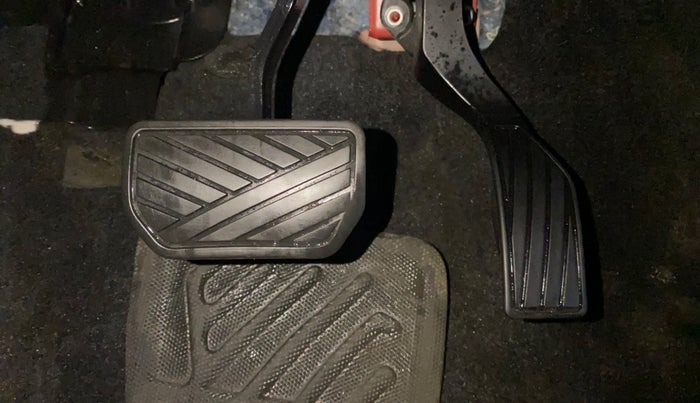 2022 Maruti BREZZA ZXI + AT SMART HYBRID, Petrol, Automatic, 30,104 km, Pedals