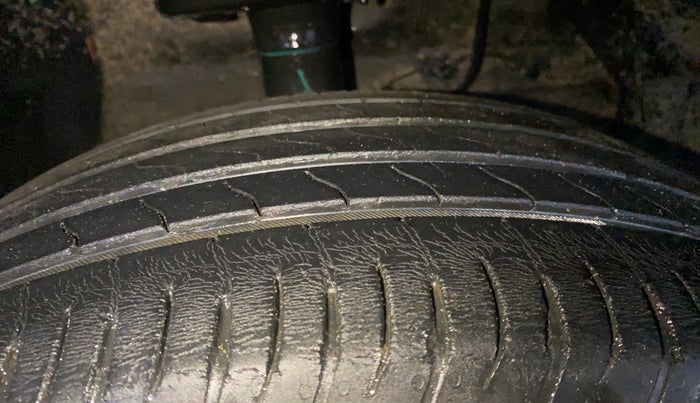 2022 Maruti BREZZA ZXI + AT SMART HYBRID, Petrol, Automatic, 30,104 km, Right Front Tyre Tread