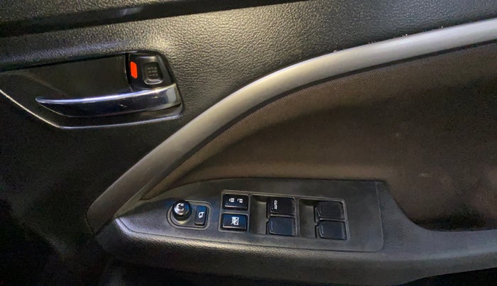 2022 Maruti BREZZA ZXI + AT SMART HYBRID, Petrol, Automatic, 30,104 km, Driver Side Door Panels Control