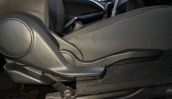 2022 Maruti BREZZA ZXI + AT SMART HYBRID, Petrol, Automatic, 30,104 km, Driver Side Adjustment Panel