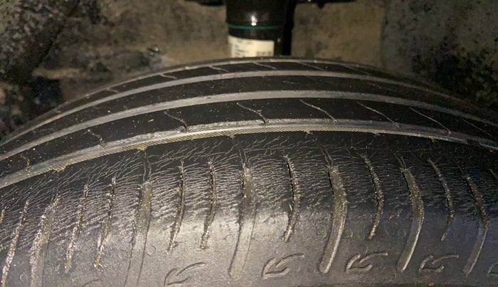 2022 Maruti BREZZA ZXI + AT SMART HYBRID, Petrol, Automatic, 30,104 km, Left Front Tyre Tread