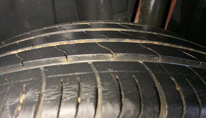 2022 Maruti BREZZA ZXI + AT SMART HYBRID, Petrol, Automatic, 30,104 km, Left Rear Tyre Tread