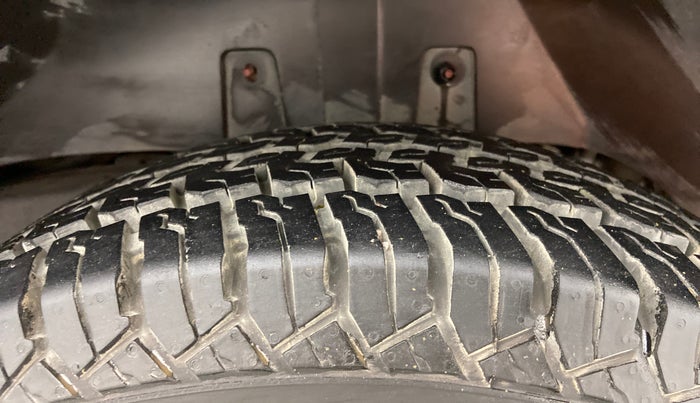 2017 Mahindra TUV300 T8, Diesel, Manual, 98,901 km, Left Rear Tyre Tread