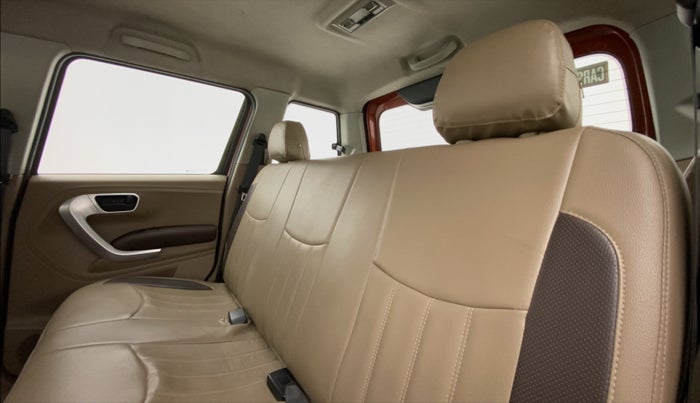 2017 Mahindra TUV300 T8, Diesel, Manual, 98,901 km, Right Side Rear Door Cabin