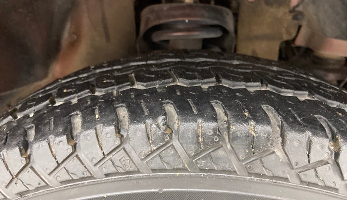 2017 Mahindra TUV300 T8, Diesel, Manual, 98,901 km, Right Front Tyre Tread