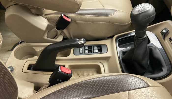 2017 Mahindra TUV300 T8, Diesel, Manual, 98,901 km, Gear Lever