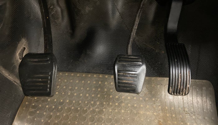 2017 Mahindra TUV300 T8, Diesel, Manual, 98,901 km, Pedals