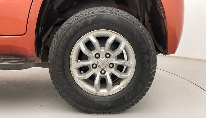 2017 Mahindra TUV300 T8, Diesel, Manual, 98,901 km, Left Rear Wheel