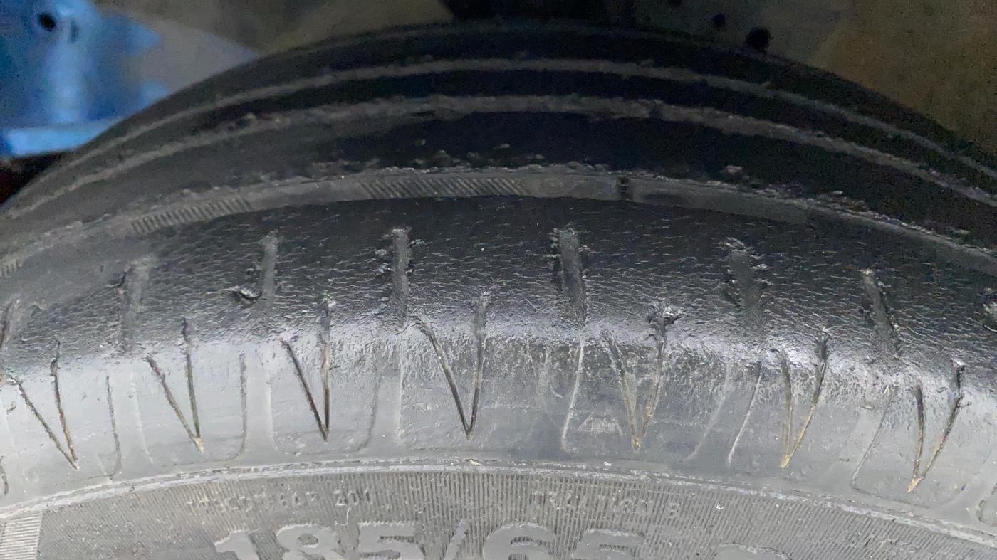 2013 Honda Amaze 1.2L I-VTEC S, Petrol, Manual, 76,275 km, Left Front Tyre Tread