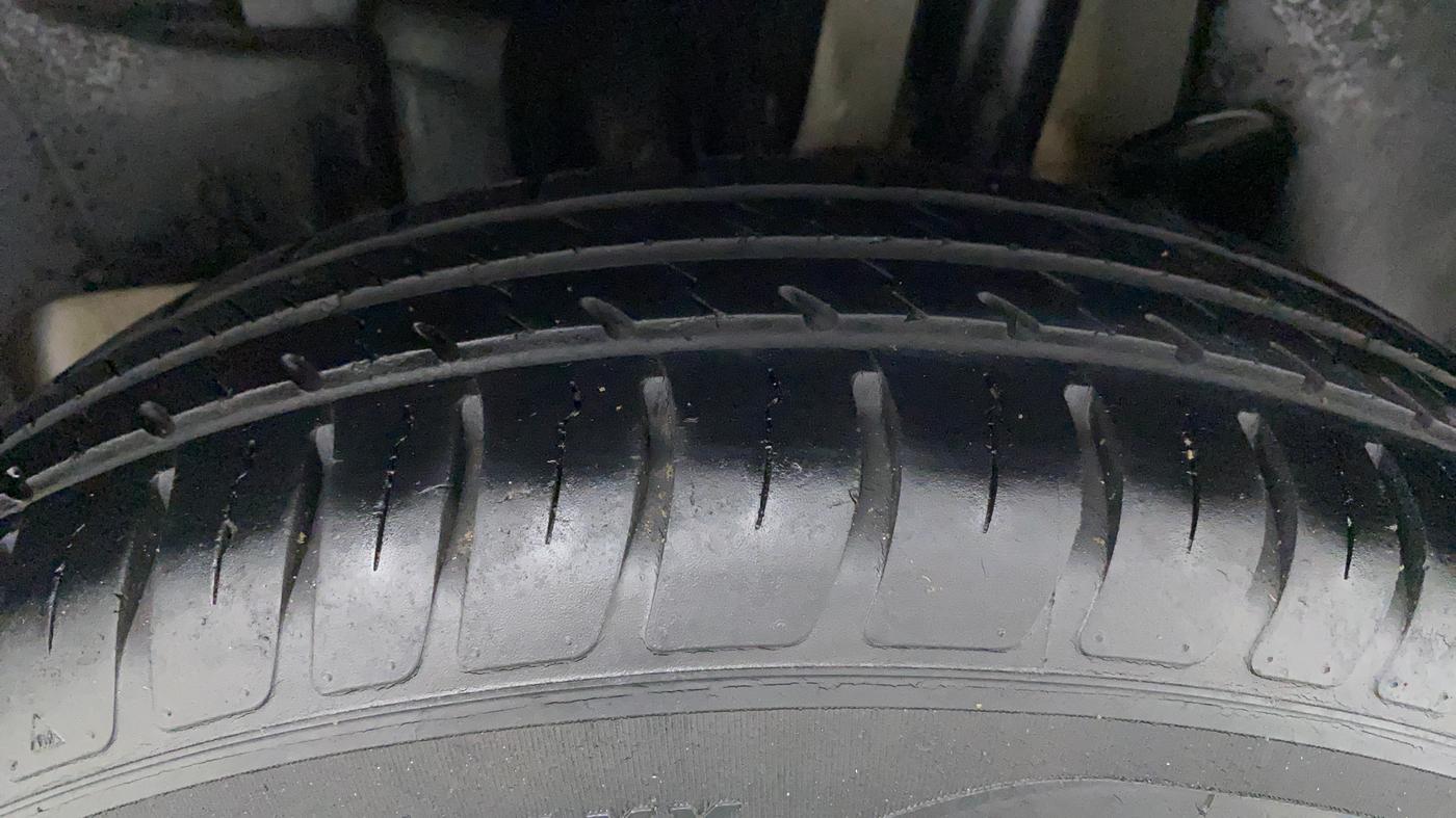 2018 Maruti Swift VXI AMT, Petrol, Automatic, 21,611 km, Left Rear Tyre Tread