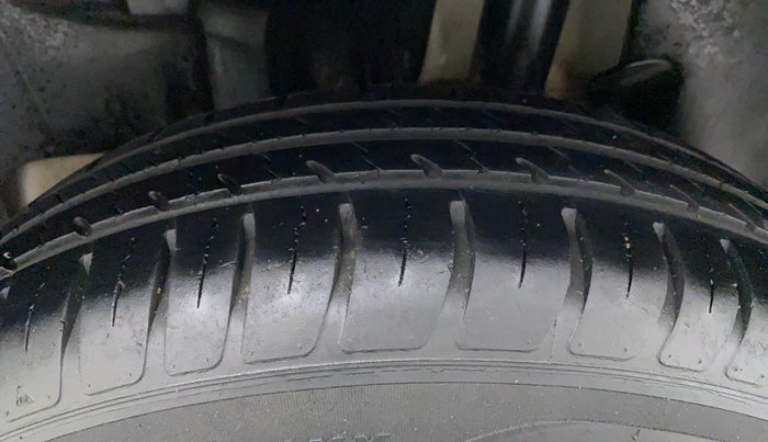 2018 Maruti Swift VXI AMT, Petrol, Automatic, 21,611 km, Left Rear Tyre Tread